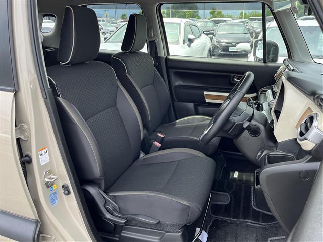 【運転席】座り心地が良いシートなので長時間の運転でも快適にお過ごしいただけます。新品のフロアマットのご注文も可能です。掲載箇所以外にご希望の写真がございましたらお気軽にお問い合わせ下さい。