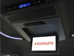 【電動後席モニター】JBLプレミアムサウンド専用！電動開閉後席フリップダウンモニターです。5.1chサウンド対応、17スピーカーの専用音響システムとなり、人気の装備になります。