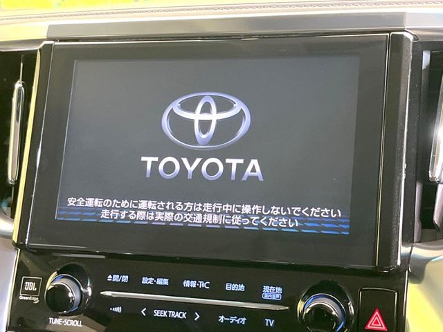 【大画面ナビ】人気の大型ナビを装備。存在感のある大画面はインパクト大！ナビ利用時のマップ表示は見やすく、テレビやDVDは臨場感がアップ！いつものドライブがグッと楽しくなります♪