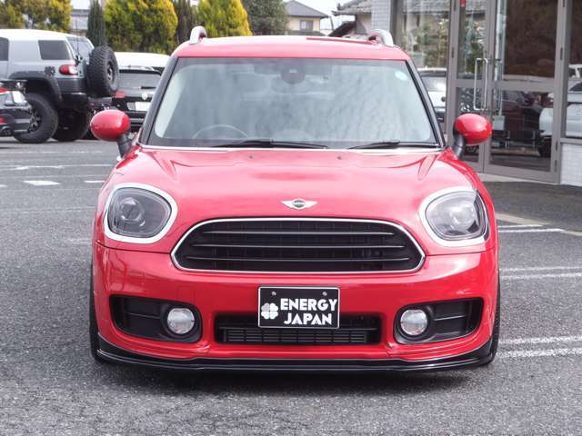 【ピカピカ外装】外装はポリッシャーで磨き下地処理をした後に、ガラス系ボディコーティングを施して納車しております。大きな傷や凹みのある車輌は販売しておりませんので、お客様の厳しい目でご覧になられて下さい