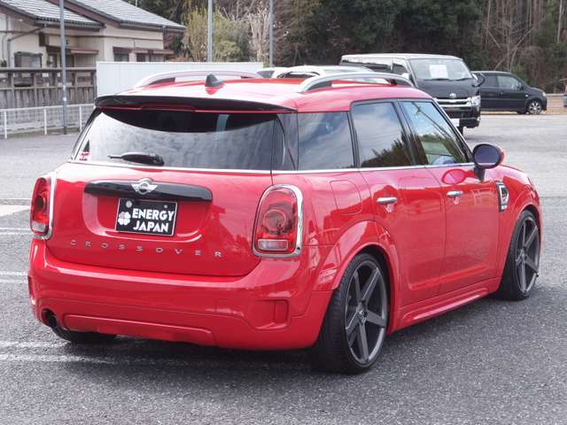 1.5Lツインパワーターボガソリンエンジン搭載。燃費も良く吹け上がりの良いガソリンエンジンで、積極的にアクセルを踏んで高回転まで回せば、ディーゼルモデルよりも軽快なサウンドを楽しむことが出来ます。