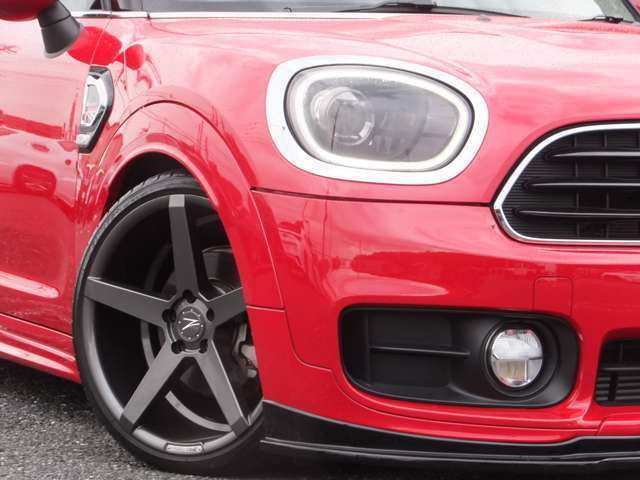 【ご来店の際には・・・】お車によっては点検整備やストックヤード保管の場合もございます。より良い状態でご覧頂くためにも、ご来店の際にはお電話またはメールにてお申し付け下さい。全天候ショールームです。