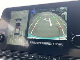 見下ろしているかのような映像で、駐車もスムーズに行ける！インテリジェントアラウンドビューモニターです。