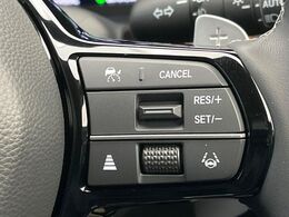 【アダプティブクルーズコントロール】高速道路での長距離走行が楽に！！自動で速度を保つクルーズコントロールが、衝突軽減システムと連携し、前方の車両を感知して車間を保つように速度調節してくれます！！