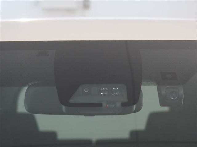 サポカーは、高齢運転者を含めたすべてのドライバーによる交通事故の発生防止・被害軽減対策の一環として、国が推奨する新しい自動車安全コンセプトです。詳しくは販売店スタッフまでおたずねください。