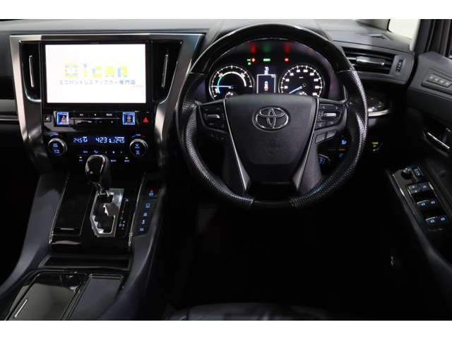 広い商談スペースにキッズルームも完備です♪お子様も含めご家族皆さんでご来店下さい。無料ソフトドリンク飲み放題です。楽しく車探しをしましょう！信頼のおけるスタッフ全員でご購入のお手伝いさせて頂きます！