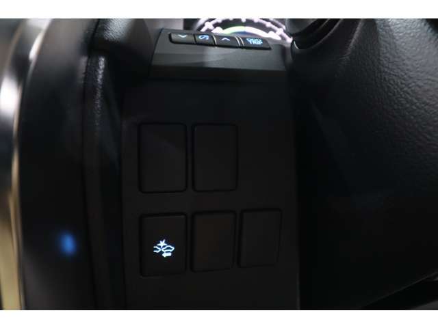 【衝突軽減ブレーキ】安全装備ミリ波レーダープリクラッシュシステム搭載♪衝突安全システムとなりドライバーをお守りするシステムです★セットで追尾機能付きレーダークルーズコントロールも同時搭載！！