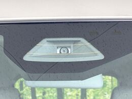 【スズキ　セーフティサポート】走行中に前方の車両等を認識し、衝突しそうな時は警報とブレーキで衝突回避と被害軽減をアシスト。より安全にドライブをお楽しみいただけます。