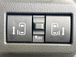 【両側パワースライドドア】スマートキーや運転席のスイッチで後席両側スライドドアの開閉が可能♪電動だから力を入れてドアを開ける必要が無く、小さなお子様でも簡単に開け閉めでき快適です♪