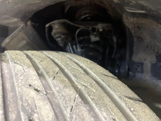 お車を安心してお乗りいただく為には、足回りの定期点検が欠かせません。サービスサポート（有償保証）では無料点検もご提供しており、安心のカーライフをお過ごしいただけるサポート体制が整っています。