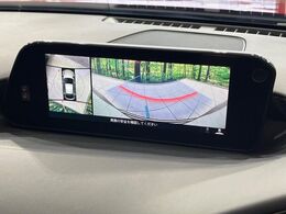 【バックカメラ】駐車時に後方がリアルタイム映像で確認できます。大型商業施設や立体駐車場での駐車時や、夜間のバック時に大活躍！運転スキルに関わらず、今や必須となった装備のひとつです！