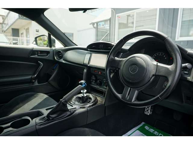 お客様に気持ちよくお車をご覧いただける様、入庫時に室内の特別クリーニングを施工しております。