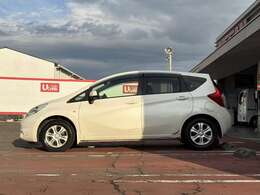 ボディには数点細かな傷があります