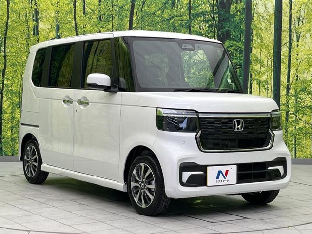 大好評のボディコーティング「弾スプラッシュコート」もご納車までに施工可能。通常のガラスコートと異なる、耐久年数6年の無機質ガラスコーティングが、ボディをキレイな状態に保ってくれます。
