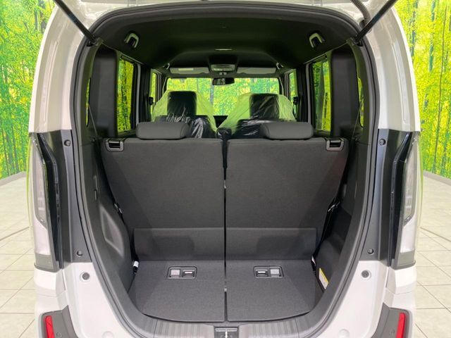 普段のお買い物や通勤、送迎等に十分な荷室スペースを確保しております。セカンドシートを倒すと、大きな荷物の積載も可能です♪