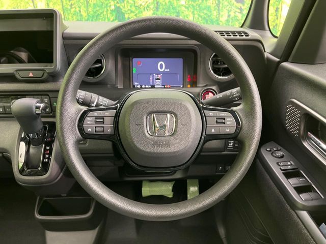 【ステアリングスイッチ】運転中、前方から目線をそらすことなく、オーディオ等の操作が可能な便利機能！安心＆快適なドライブを演出してくれます♪