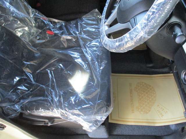 もちろん室内のクリーニングもしっかりと行います！専用スチーマーでシートの汚れはもちろん車内の臭いも取り除きます。綺麗な室内はやっぱり気持ちがいいですね☆