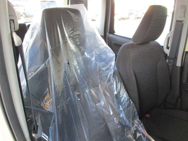 自社鈑金工場完備で、小さなキズはもちろん、大きなヘコミやフレームの歪みまで対応できる設備を完備！お預かりしたおクルマを外注に出したりは致しません。保険修理にも対応出来る体制を整えております！