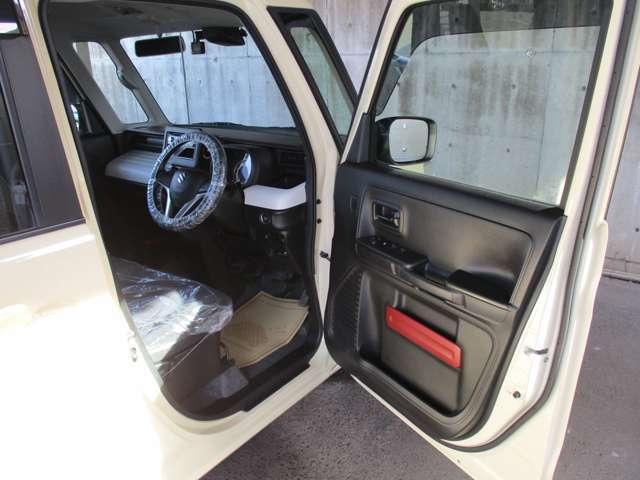 外装、内装はもちろんですが、機関関係もしっかりチェック！！異音や異常が無いかを国家資格を持った整備士が厳しく検査致します。試乗チェックも行ったうえで基準をクリアしたおクルマしか販売致しません。