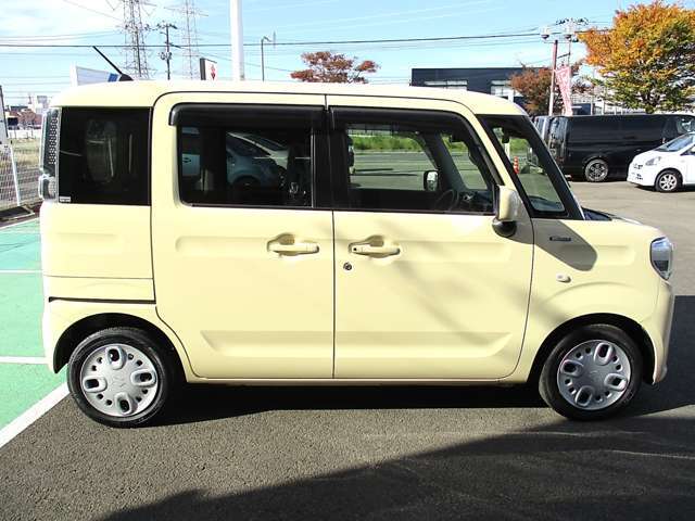 自社鈑金工場完備で、小さなキズはもちろん、大きなヘコミやフレームの歪みまで対応できる設備を完備！お預かりしたおクルマを外注に出したりは致しません。保険修理にも対応出来る体制を整えております！