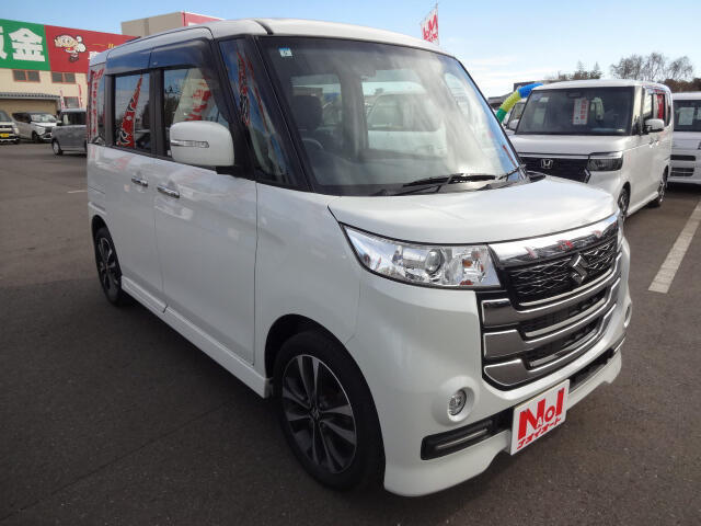 【当店のこだわり】入庫後のお車は選任スタッフによる細部清掃を実施しております。足回り、エンジンルーム、室内、室外を隅々まで綺麗にしております。展示車はピカピカです。全国配送も可能ですのでご相談下さい！