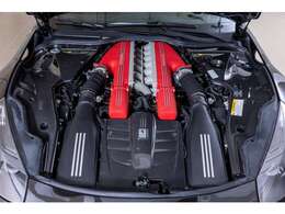 V12　自然吸気エンジンからは、740psのパワーを出力します。
