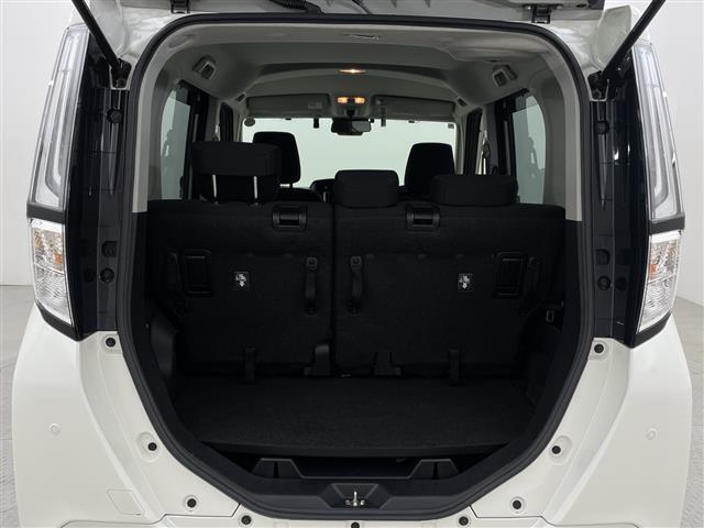 【トランク】積み込みやすくて、たっぷり積める荷室です。シートアレンジできるものは、乗車人数と荷物の量や大きさによってシートを動かすことができるので、より快適なドライブが可能です！