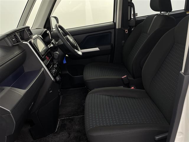 【助手席】きれいな助手席なので家族や友だちに乗ってもらっても安心です！新品のフロアマットのご注文も可能です。掲載箇所以外にご希望の写真がございましたらお気軽にお問い合わせ下さい。