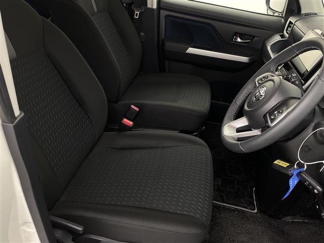 【運転席】座り心地が良いシートなので長時間の運転でも快適にお過ごしいただけます。新品のフロアマットのご注文も可能です。掲載箇所以外にご希望の写真がございましたらお気軽にお問い合わせ下さい。