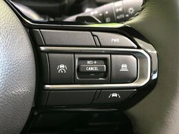 【アダプティブクルーズコントロール】高速道路での長距離走行が楽に！！自動で速度を保つクルーズコントロールが、衝突軽減システムと連携し、前方の車両を感知して車間を保つように速度調節してくれます！！