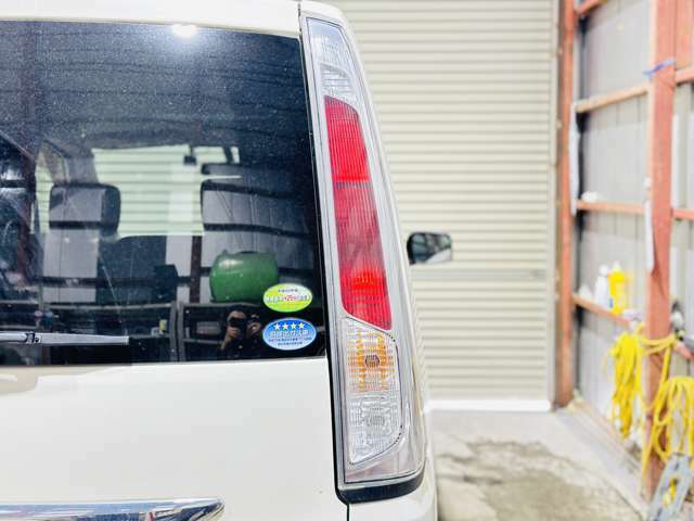 バックドアも開け閉めし易く、お買い物の荷物もゆったり積むことが可能です。The rear door is easy to open and close, making it convenient to load your shopping bags with plenty of space