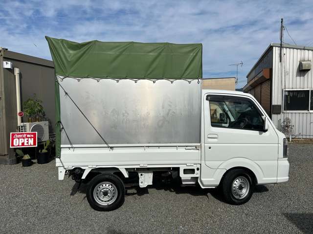 車体艶出し磨きしています！！看板跡ございます！！