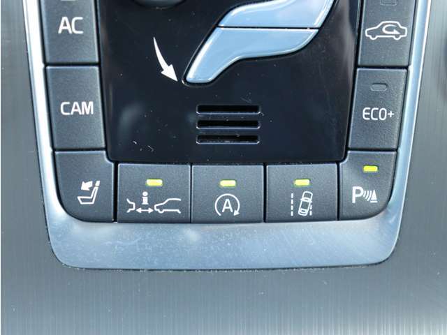 【最大91項目の点検整備】ボルボに精通した整備士が、車両の状態について最大91項目に及ぶチェック基準で厳密な点検整備を実施します。納車時には点検整備内容を記録した点検整備記録簿をお渡しします。