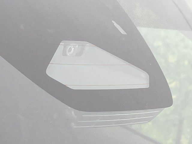 【トヨタセーフティセンス】走行中に前方の車両等を認識し、衝突しそうな時は警報とブレーキで衝突回避と被害軽減をアシスト。より安全にドライブをお楽しみいただけます。