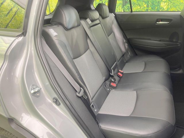 後部座席も気になる運転席シート廻りは使用感も少なく、良好な状態となっています。前オーナー様が丁寧に使っていたことがよくわかりますね。ようなキズ・汚れやへたり等、大きなダメージはなく、良好な状態です。