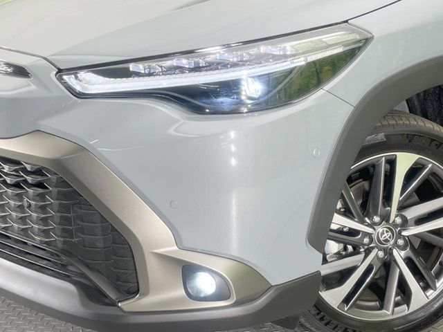 【LEDヘッドライト】悪天候や夜間走行時も良好な視界を確保し安心して運転できる高輝度LEDヘッドライトを装備！点灯速度が早く、消費電力も抑えられています。