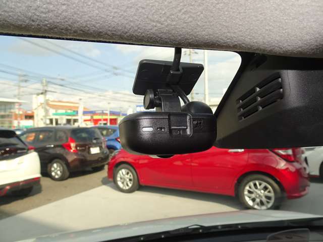 ◆ドライブレコーダー◆万一、事故に遭遇した時など、品質の高い映像と音声で運転の記録をしてくれます。