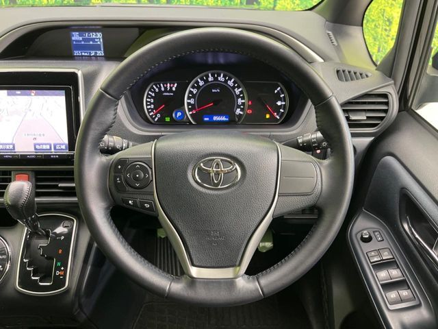 【ステアリングスイッチ】運転中、前方から目線をそらすことなく、オーディオ等の操作が可能な便利機能！安心＆快適なドライブを演出してくれます♪