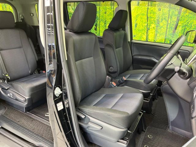 運転席シート廻りは使用感も少なく、良好な状態となっています。丁寧に使われていたことがよくわかりますね。