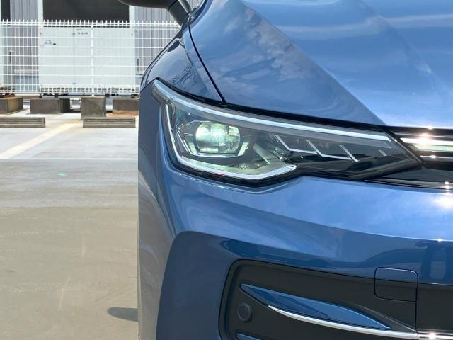 先進のIQ.LIGHT搭載　22個のLEDライトが前方の道路状況を検知し照射エリアを最大限に確保