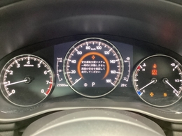 ”ドライバーを中心に一つ一つ丹念に磨き、力強さと上質さが融合した上質なデザインを採用しました！シンプルながらも落ち着いたメーターパネルは大人な雰囲気を演出します。”