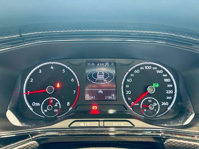 【スピードメーター】『スピードメーター』の画像になります。メーターがシンプルで見やすく運転しやすいですね！