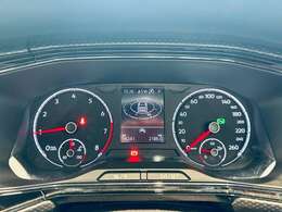 【スピードメーター】『スピードメーター』の画像になります。メーターがシンプルで見やすく運転しやすいですね！