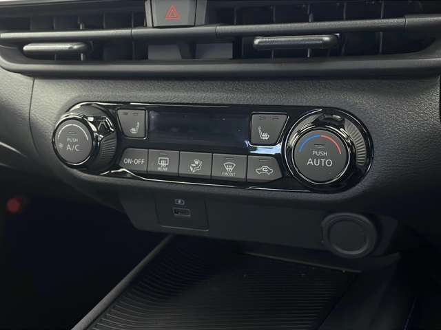 【運転席操作部】快適なドライブを楽しむための機能が装備されています！運転席から触れるので、使いやすいです！除菌プランいれていただくと、さらに清潔で安心していただけます！