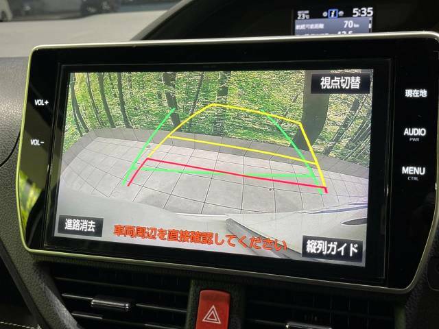 【バックカメラ】駐車時に後方がリアルタイム映像で確認できます。大型商業施設や立体駐車場での駐車時や、夜間のバック時に大活躍！運転スキルに関わらず、今や必須となった装備のひとつです！