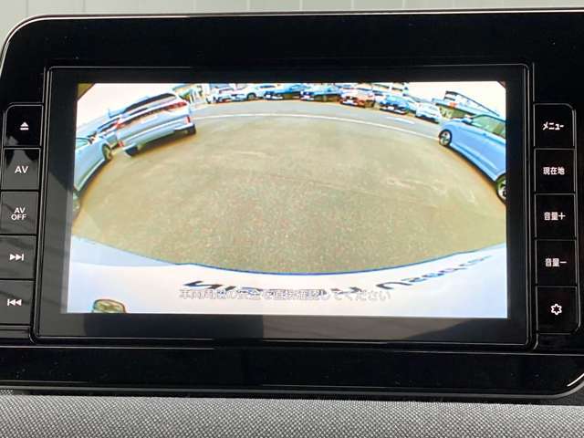 バックカメラが付いてますので後方の安全確認に便利。これで駐車が苦手な方でも安心ですね。