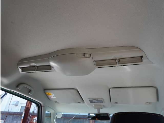 広い車内も快適な空調管理ができるサーキュレーター付きです。