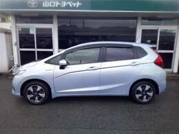 選べる延長保証もご用意。無料保証期間1年に安心をプラスする1年または2年延長保証（有償）がお選びいただけます。もちろんん走行距離無制限です。