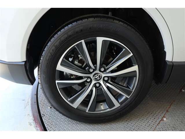 純正アルミホイール【タイヤサイズ225/60R18】