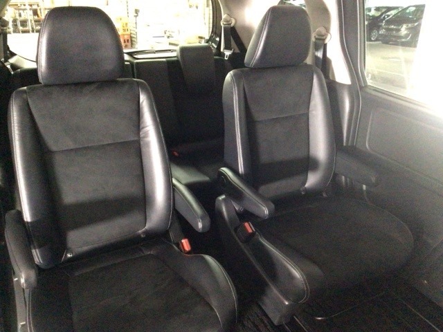 ★2列目セパレートシート★　2列目のシートは、独立したセパレートシート！体をつつみこむので、長距離ドライブも快適に楽しめます！